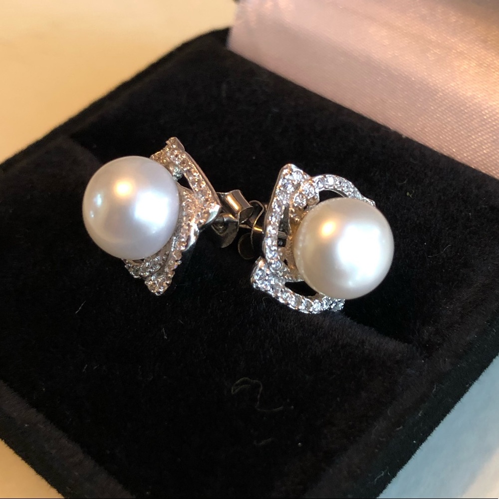 Genuine pearl & diamond earrings